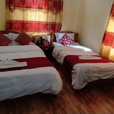 Hotel Plaza Nepal Покхара Екстер'єр фото