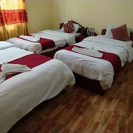 Hotel Plaza Nepal Покхара Екстер'єр фото