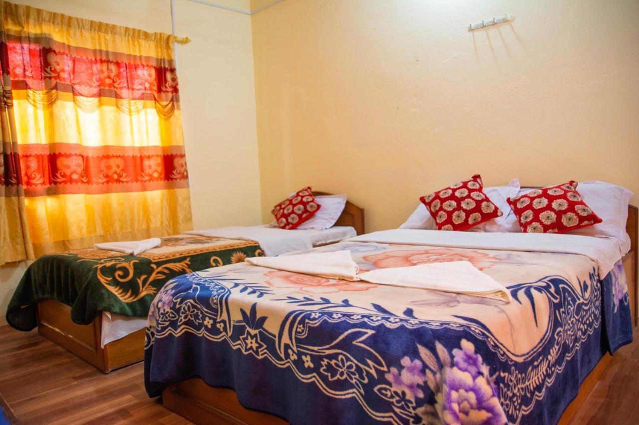 Hotel Plaza Nepal Покхара Екстер'єр фото