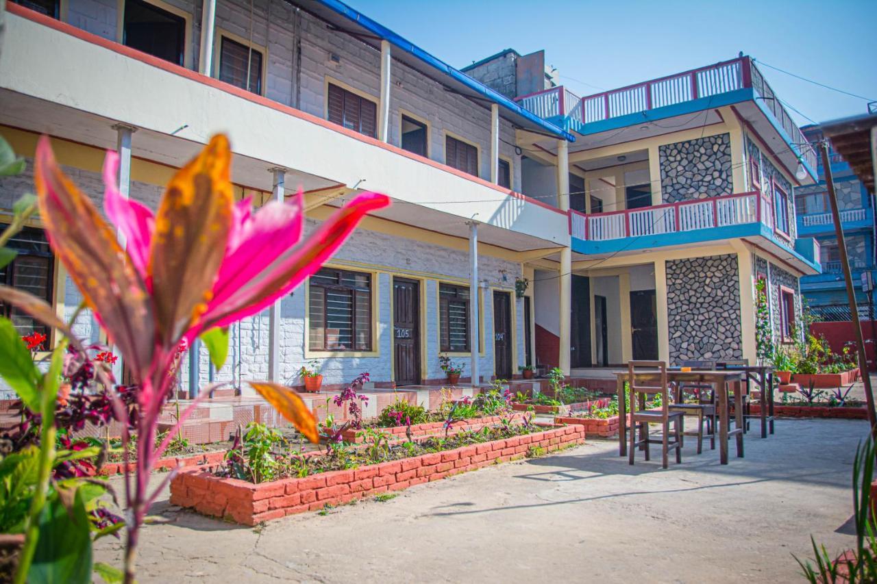 Hotel Plaza Nepal Покхара Екстер'єр фото