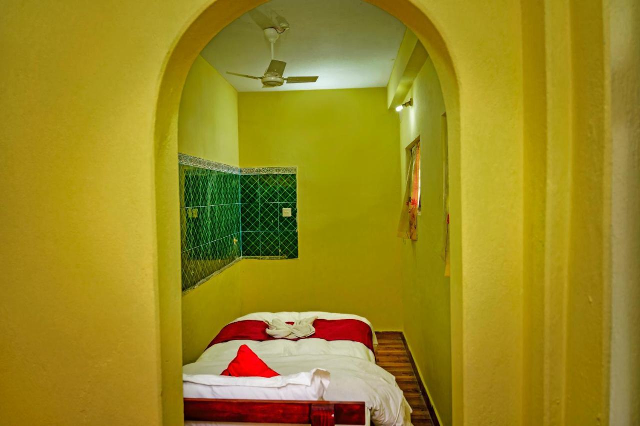 Hotel Plaza Nepal Покхара Екстер'єр фото
