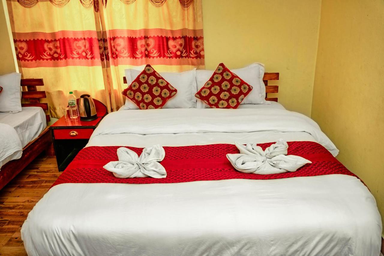 Hotel Plaza Nepal Покхара Екстер'єр фото